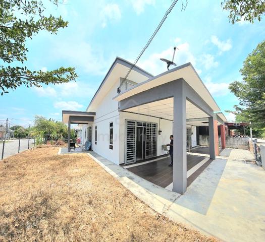 CORNER LOT FACING OPEN Single Storey Taman Lipat Kajang Jasin Melaka 1