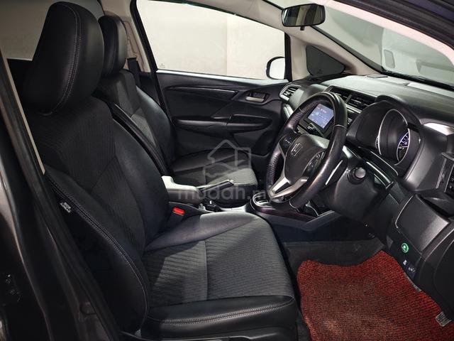 2019 Honda Jazz 1.5 V F/Service 1Owner Like New - 5