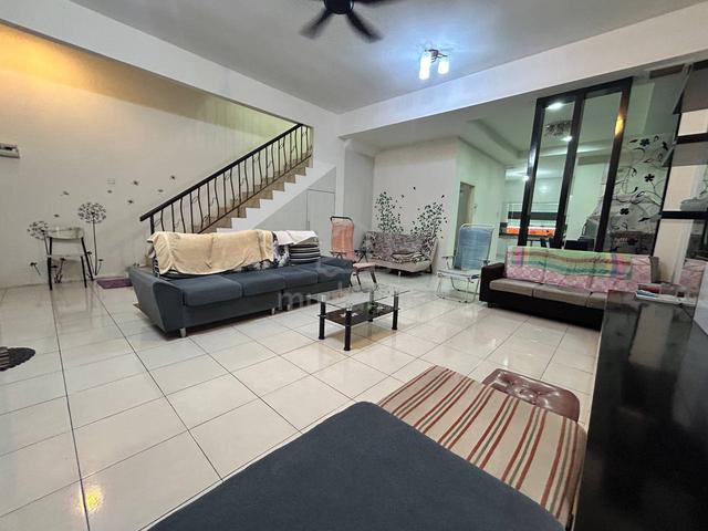 Seri Botani / 2 Storey Terrace / Renovated / 22x70 / 4R4B / South 1