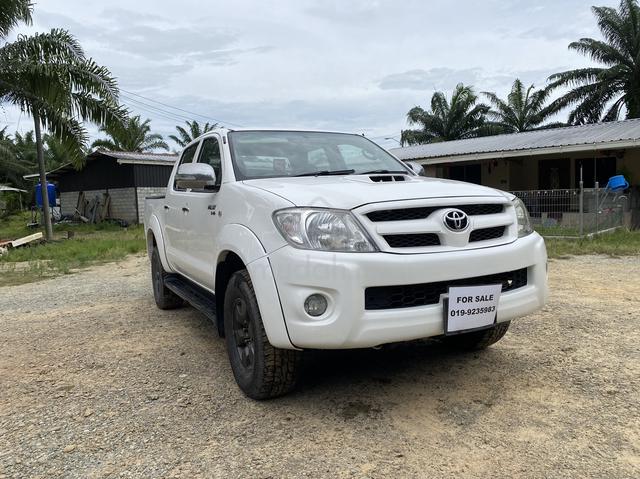 2011 Toyota HILUX 3.0 G DUAL CAB (A) - 1