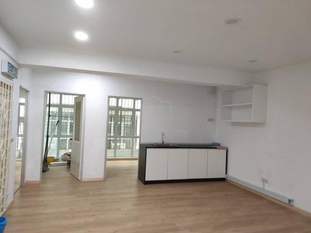 Puchong Bandar Puteri near UOB Bank Modern Office for RENT 5