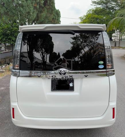 2016 Toyota VOXY 2.0 ZS (A) - 4