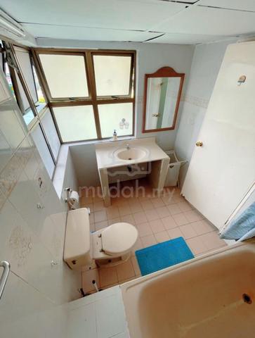 Extra Large corner Master Room Bandar Sunway 3