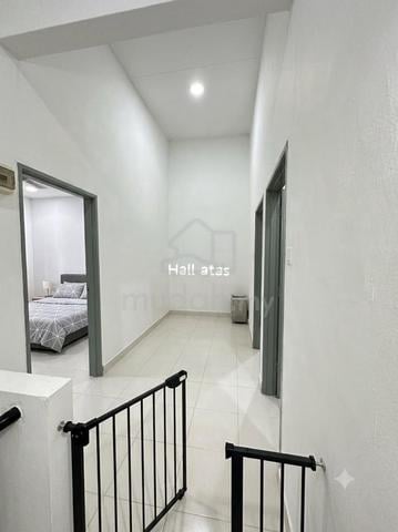 Freehold Intermediate Terrace House Fully Renovated Move-in Condition 1