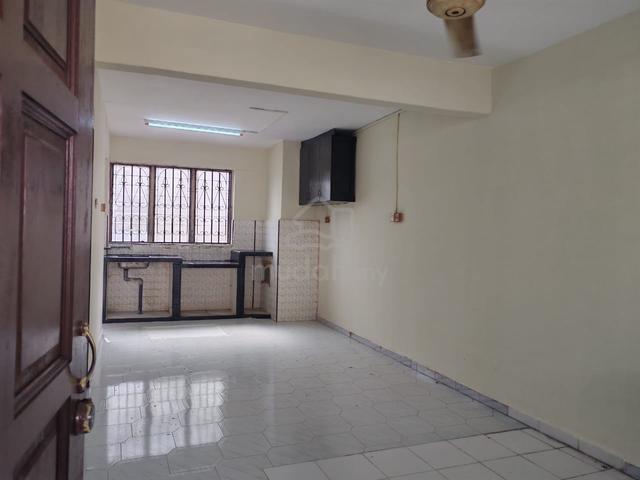Flat Taman Ungku Tun Aminah 1