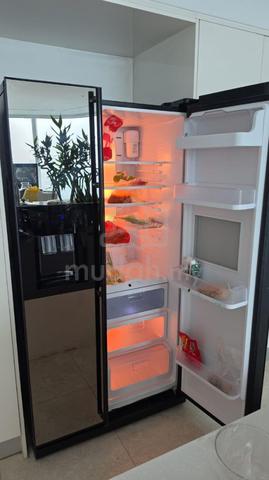 Samsung Refrigerator - photo 2 of 2