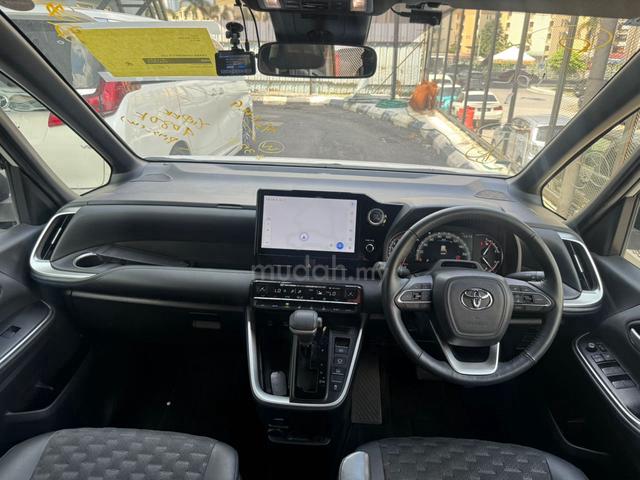 2022 Toyota VOXY 2.0 ZS PRICE wit TAX UNREG - 3