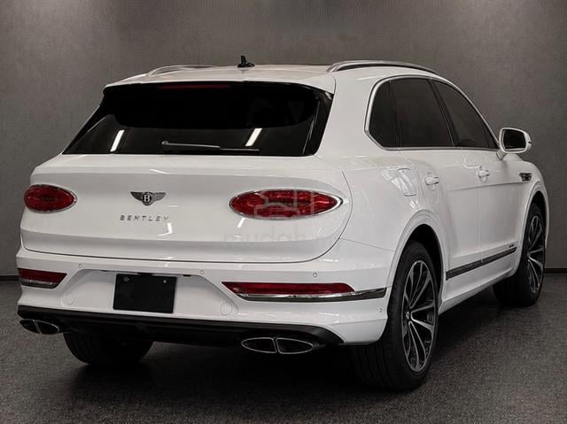2023 Bentley Bentayga V8 CRICKET BALL INTERIOR - 2