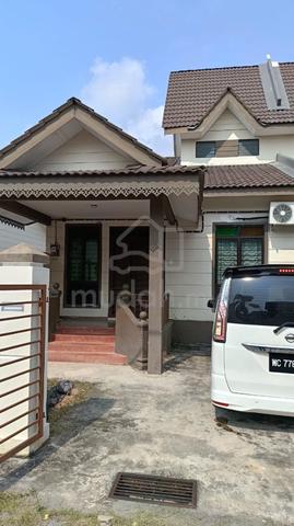 Teres Setingkat Taman Jasin Bistari 1
