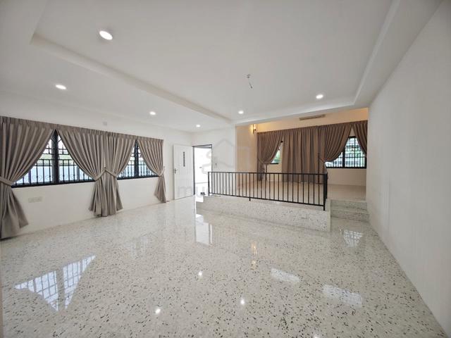 Freehold ! Pasir Puteh / 2 Storey Semi-D / Fully Renovated / Refurbish 1