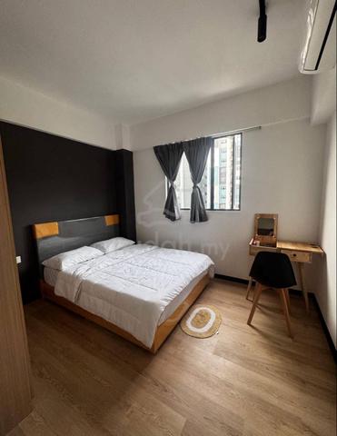 MASTER BEDROOM FOR RENT (V21 Residents) 1