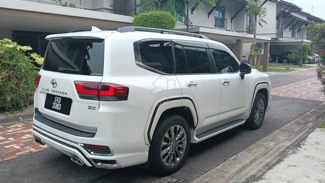 BLACK INTERIOR 2023 Toyota LANDCRUISER 3.5 ZX (A) - Cars for