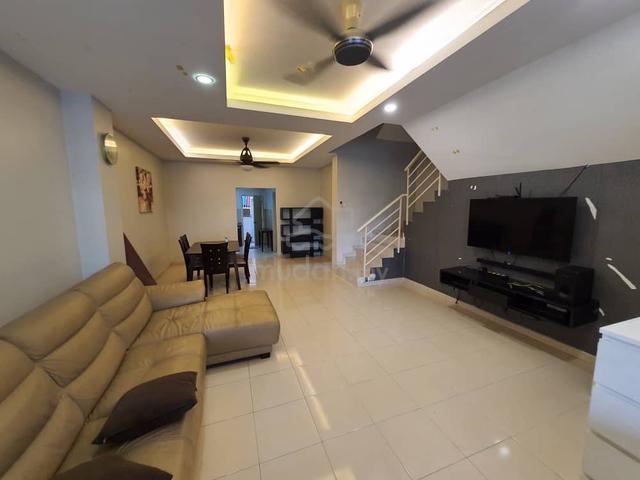 Lower Unit Renovated Alam Putra Sanctuary Townhouse Seri Kembangan 1
