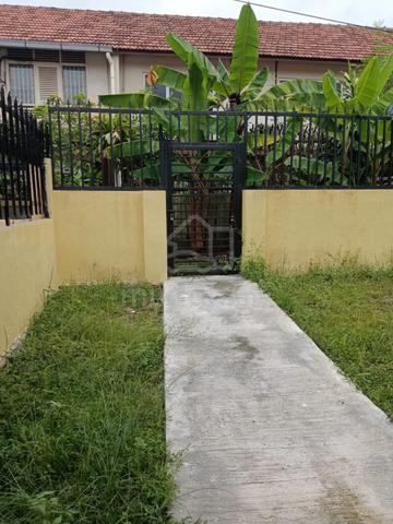 Big Backyard Just Renovated Double Storey house Jalan Carey For Rent 1