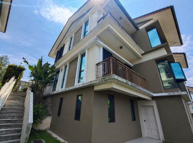 [Freehold] 3 Storey Semi D, Laman Alamanda Kota Seriemas, Nilai 1