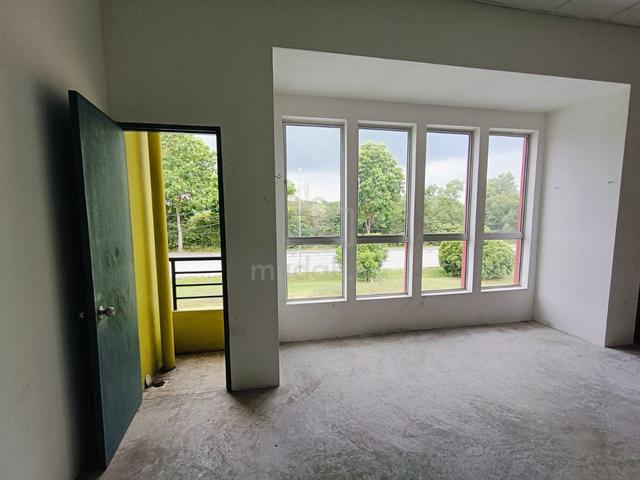 Seri Iskandar Double Storey Shoplot For Rent 4