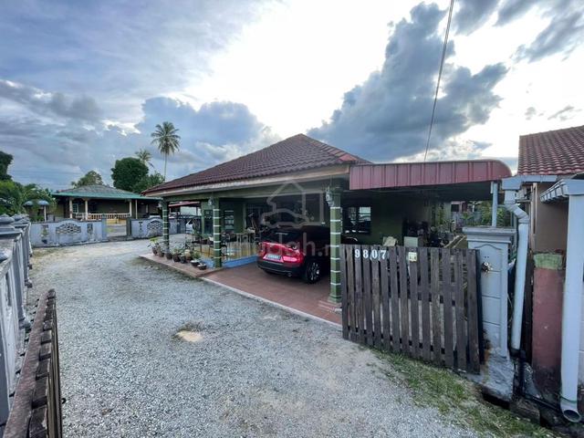 Rumah Banglo Satu Tingkat Di Kg Padang Mengkuang, Bukit Payong, TRG 1