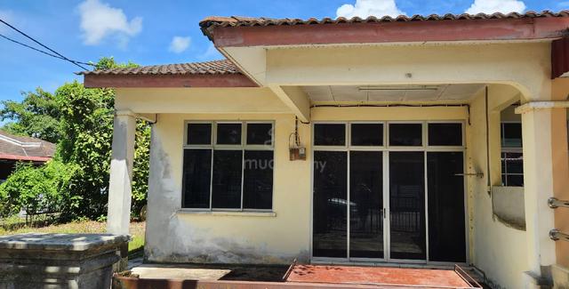 Corner lot terrace house 1