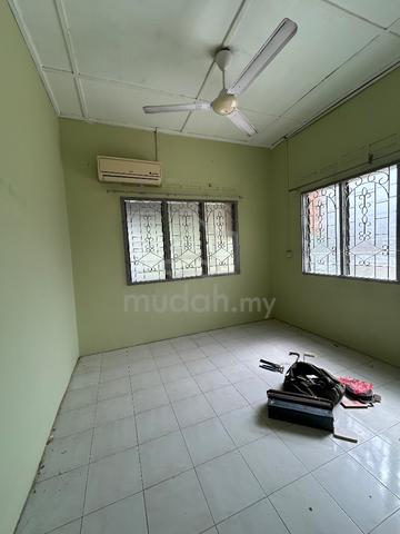 Single Storey Terrace house/Jalan Emas 2/Ulu Tiram/Low deposit/near hi 4