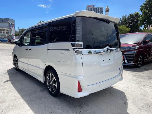 2020 Toyota VOXY 2.0 KIRAMEKI (A) - 4