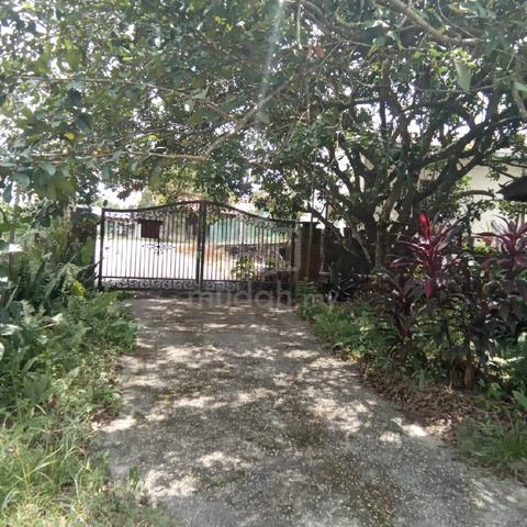 House in Batu Arang quiet residential area 1