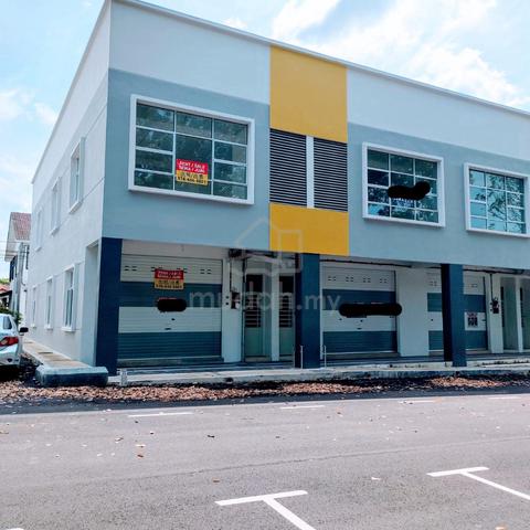 Beautiful corner Shoplot For Rent 1