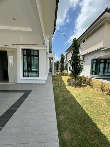 Freehold Gated Guarded Single Storey Semi D nr Jasin Tol Melaka 1