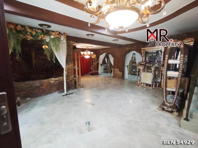 EASY ACCESS 2.5 Storey Bungalow House Bandar Amanajaya FOR SALE 1