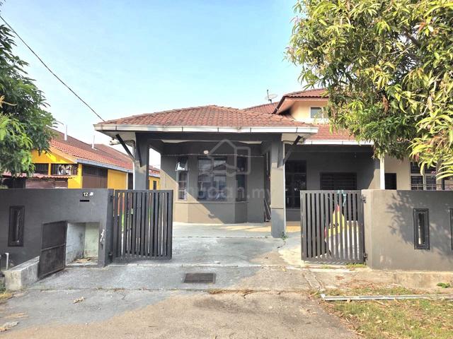 Dekat Surau, Semi D 1