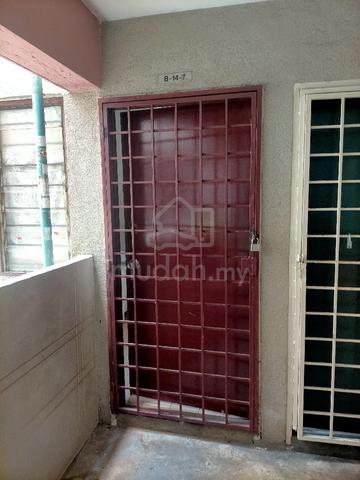 Rumah Pangsa Kayu Ara 1
