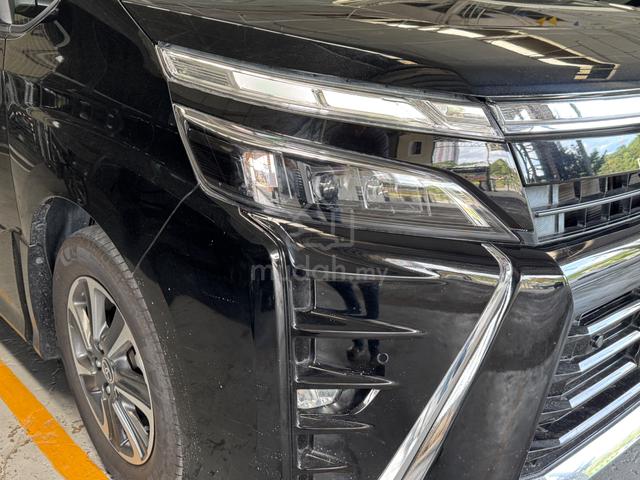 2021 Toyota VOXY 2.0 ZS KIRAMEKI III (A) - 2