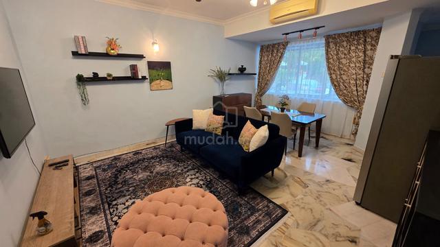Corner Unit Townhouse Fully Furnished near LRT 1