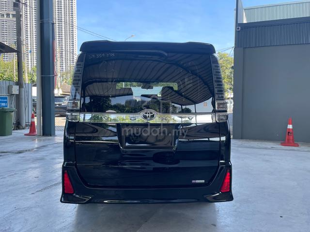 2021 Toyota VOXY 2.0 ZS KIRAMEKI III (A) - 4