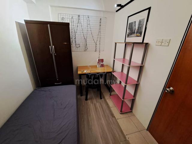 Female Single & Mid Room @ Kelana Mahkota Condo, Walk to LRT, Paradigm 1