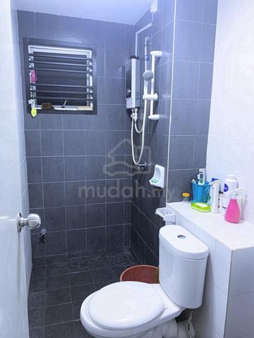 Larkin Master Bedroom Apartment room CiQ Jb bus stop have Carpark Nice 2