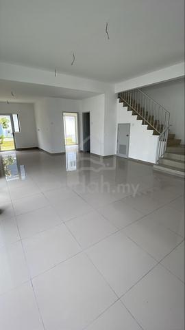 2 Storey Terrace House endlot Amaya Rawang 4R4B Acacia Park gated new 1