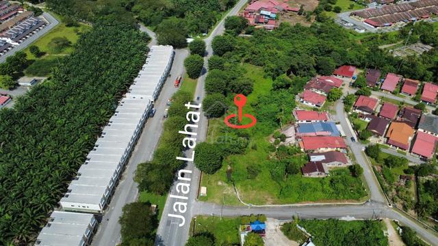 Land At Lahat, Beside Road 1