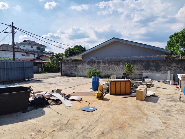 3 sty semi d factory warehouse, storage small office , furniture 1