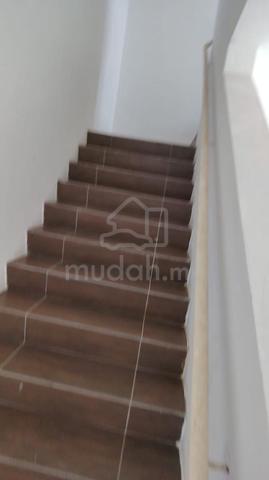 2 story house corner banting for rent 1