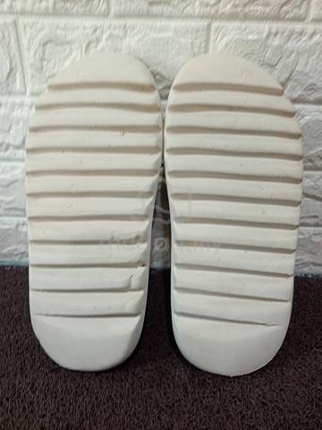 uk11 Adidas Yezzy Slide - photo 5 of 6