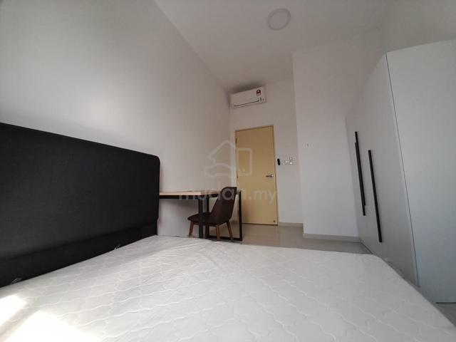 Fully furnished middle room with aircon and balcony The Hamilton 1