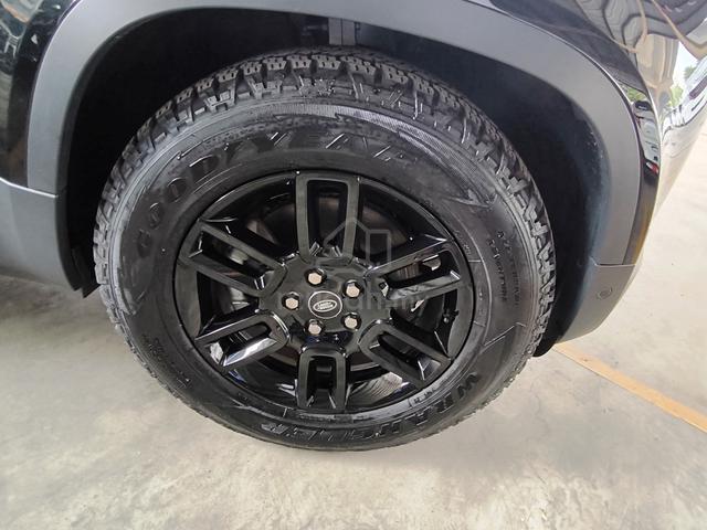 2023 LR Defender 2.0 110SE Meridian Airmatic 4B - 4