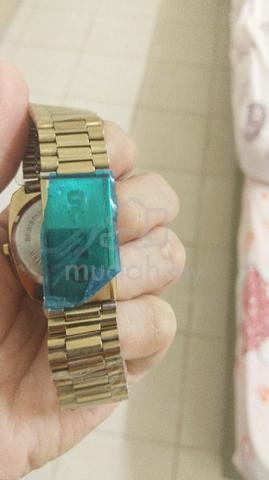 not original just watch  - photo 3 of 5