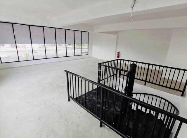 Specialist CORNER Marc Residence face main road Jalan Song Ban Kheng 3