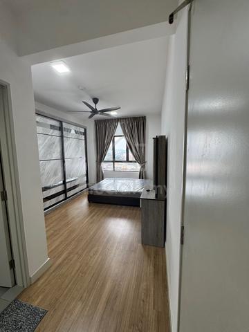 Move-In Ready Fully Furnished Female Master Bedroom @ Berkeley Uptown 1