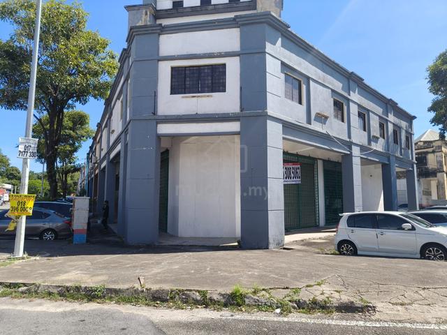 Corner factory at Seksyen 33, Shah Alam 1