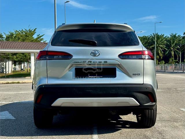 LOW MILEAGE! 2023 Toyota COROLLA CROSS 1.8 V (A) - 4