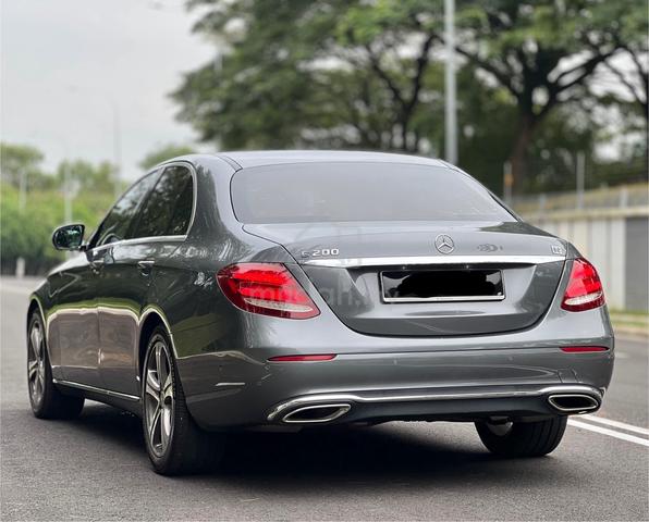 2018 Mercedes Benz E200 2.0 AVANTGARDE (CKD) (A) - 3