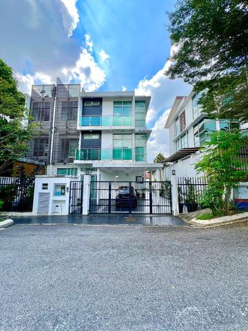 Beautiful Semi-D House Villa Laman Cahaya 1