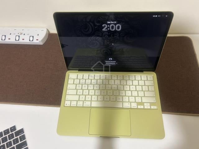 Macbook Neo Lime Green 256gb - photo 2 of 5